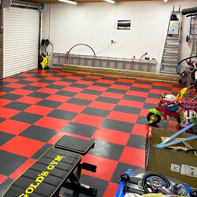 سعر جيد Fireproof Recycled Rubber Flooring Tiles With Composite Layer Anti Wear Surface متصل