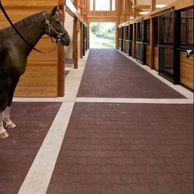 سعر جيد بلاط الأرضيات المطاطي المتشابك على شكل عظمي ، سجادة مطاطية سوداء SBR متصل