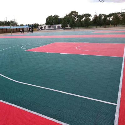 سعر جيد 15 مليمتر سمك البلاطات PP أرضية الرياضة التجميع السهل والأداء الدائم متصل