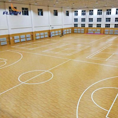 سعر جيد سطح أرضية من البلاطات من PP ذات التأثير العالي للملاعب الخارجية الداخلية أرضية الرياضة متصل