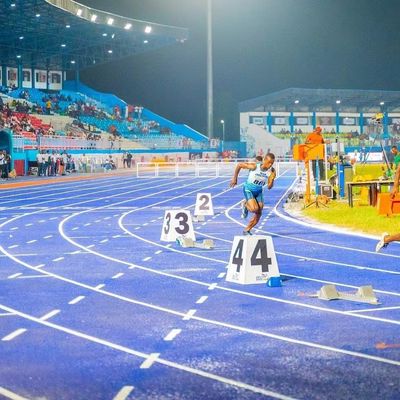 سعر جيد مسارات الجري الرياضية المعتمدة من الاتحاد الدولي لألعاب القوى 13 ملم نظام الصب الكامل متصل