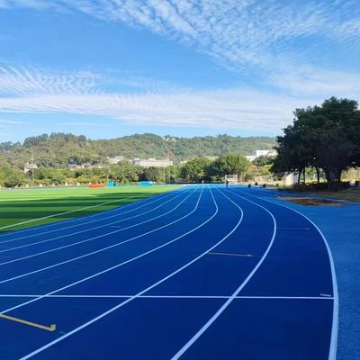 سعر جيد مسار الجري المطاطي المعتمد من IAAF مع نظام طلاء بالرش صديق للبيئة متصل