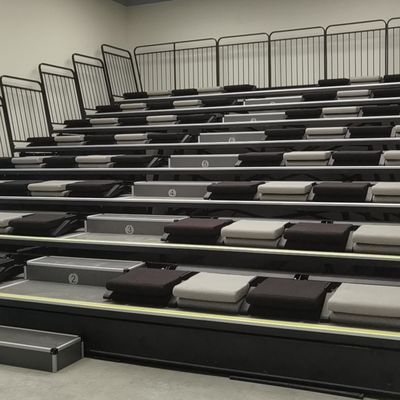 مبيض قابل للسحب من مادة PP قابل للطي الخلفي لغرفة اجتماعات الاستوديو