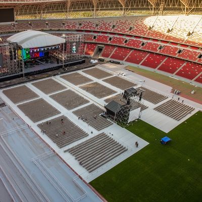 سعر جيد أرضيات الحدث المحمولة في الهواء الطلق لحماية العشب الاصطناعي متصل
