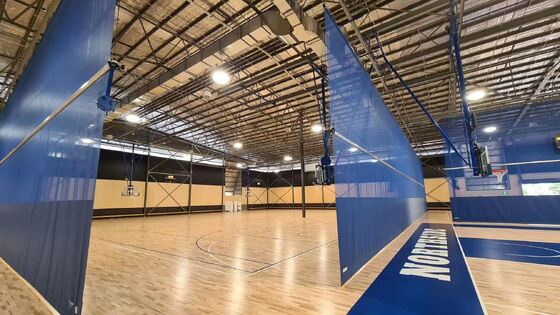 سعر جيد نظام التحكم الكهربائي التلقائي الستار المقسوم مع القوة العالية النسيج واللون القابل للتخصيص للرياضة الداخلية متصل